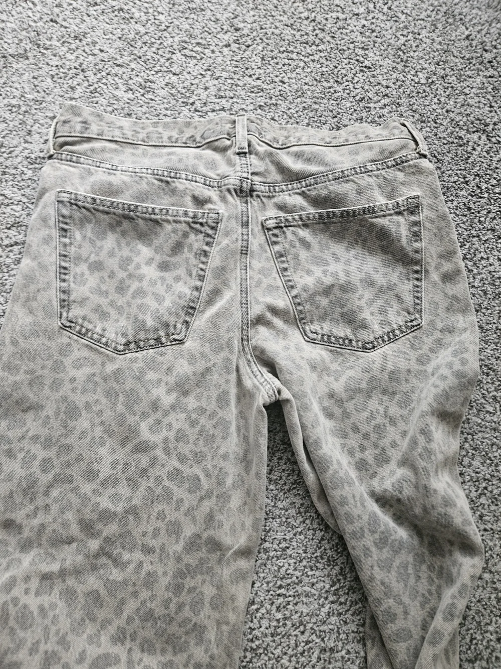 Universal Thread Gray Leopard Jeans - Picture 2 of 4
